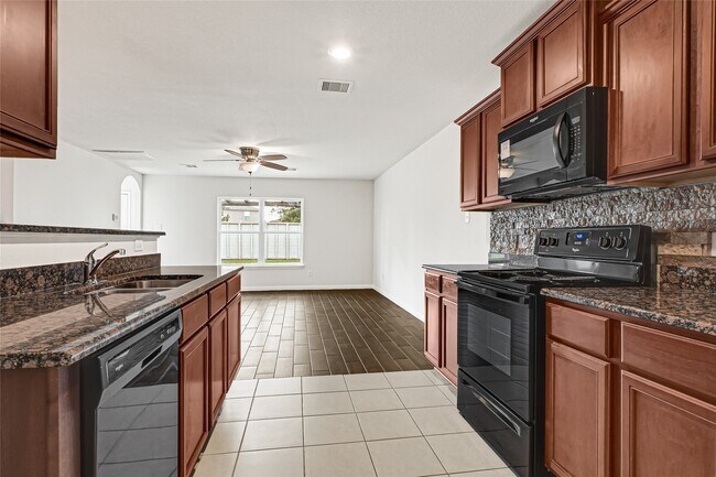 Building Photo - 11122 Hillside Creek Dr