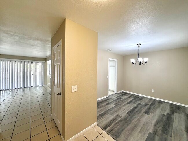 Building Photo - 7742 Oxford Ave