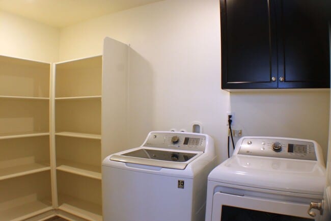 Building Photo - Stunning Redlands Home For Rent