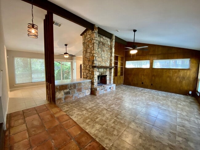 Building Photo - 7219 Scenic Brook Dr