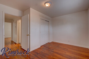 Building Photo - 1810 Hyview Dr.