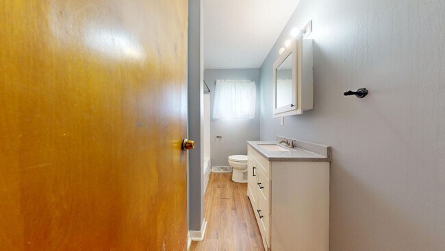 Building Photo - Shelby Schools, country ranch with garage