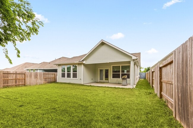 Building Photo - 33142 School Hl Rd