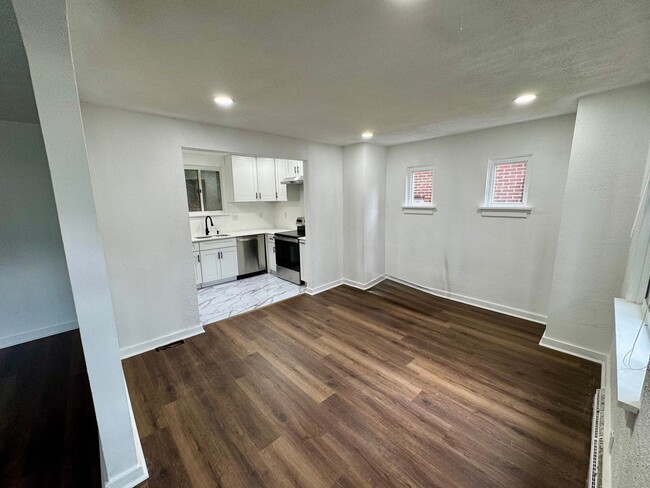Building Photo - Adorable 2 Bed 1 Bath Home in Brookline W/dedicated office/library space!