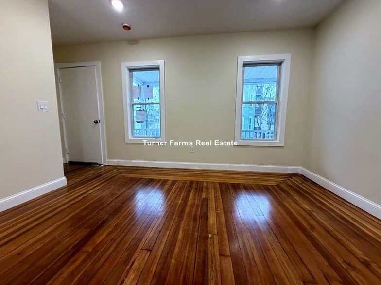 Building Photo - 5 Lowell Cir