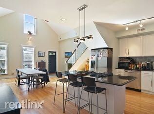 Building Photo - 1033 N Hermitage Ave