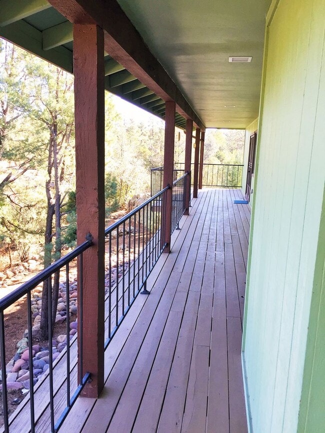Building Photo - 656 Thunderbird Dr