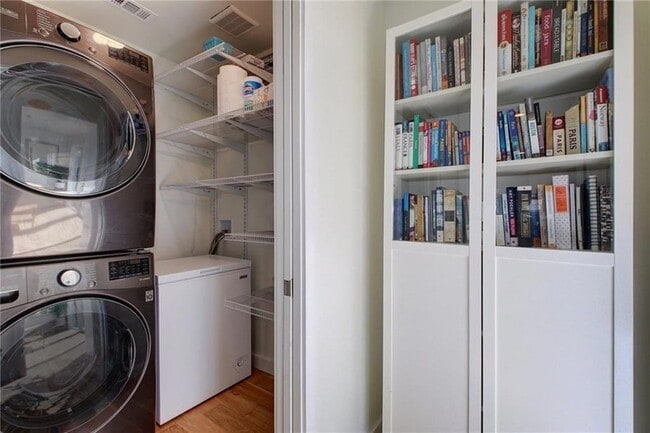 Building Photo - 3709 Vineland Dr