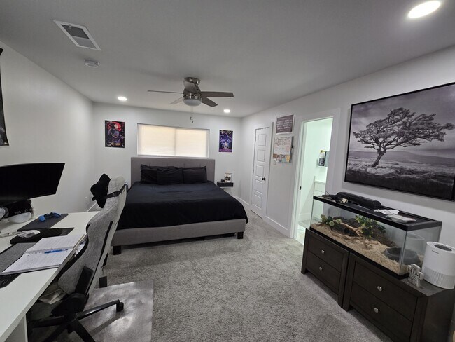 Building Photo - 5509 Edgewater Cir