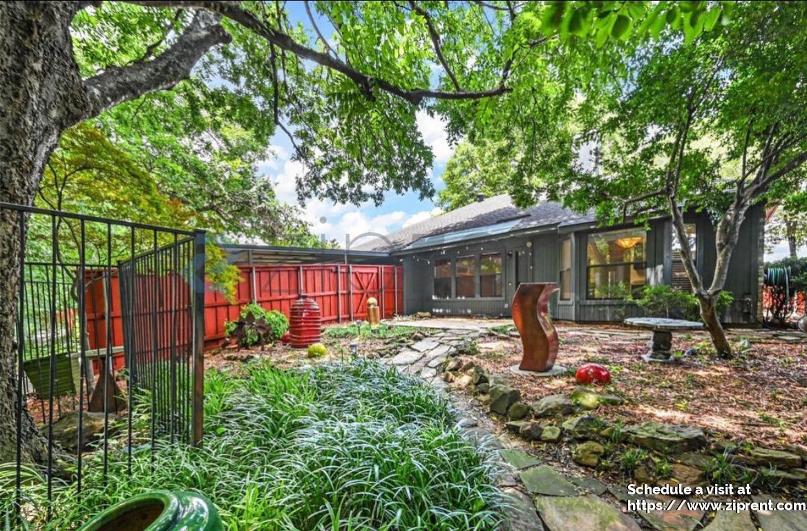 Building Photo - 2029 Oakglen Dr