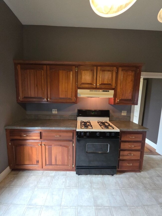 Building Photo - 217 W 7th St