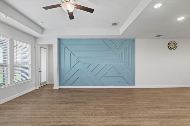 Building Photo - 3121 Sunnyside Dr