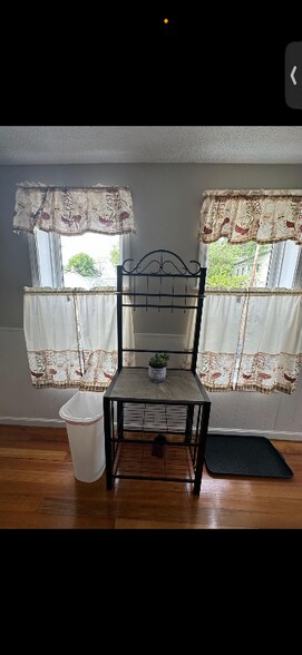 Building Photo - 35 Healey St