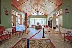 Building Photo - 232 Begonia Ct