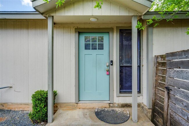 Building Photo - 915 Chisholm Cove