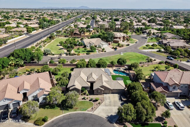 Building Photo - 4335 E Fox Cir