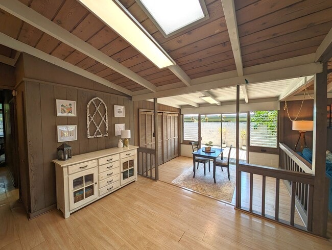 Building Photo - Country living in the City - Huge bonus room, entertainment deck, covered lanai and lots of storage.