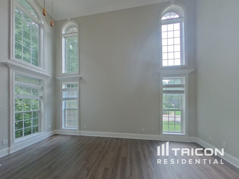 Building Photo - 110 Johns Creek Ln