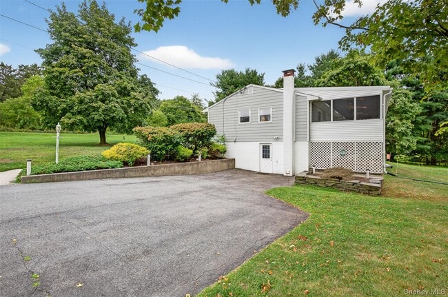 Building Photo - 8 Perkinsville Rd