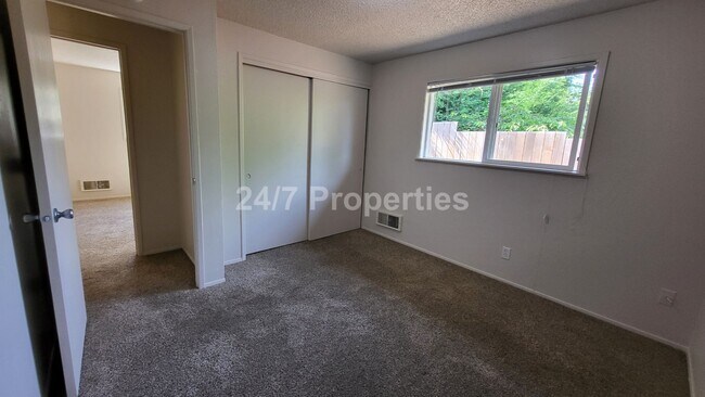 Building Photo - 2023-12573MF