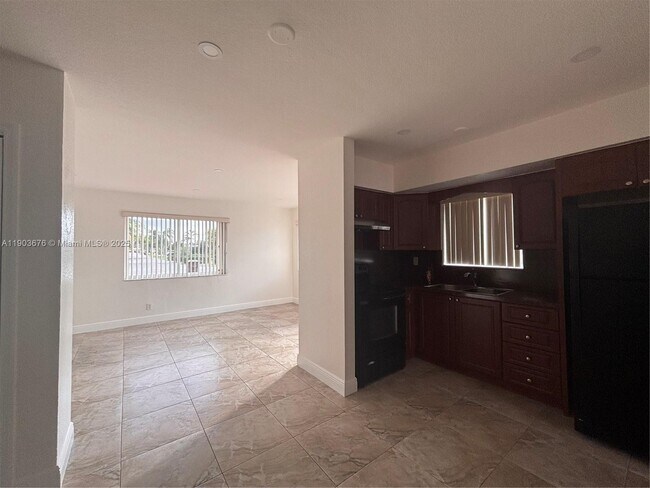 Building Photo - 1563 W 81st St