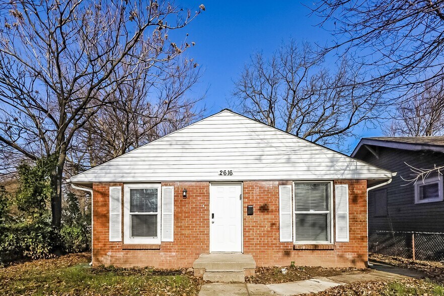 Building Photo - 2616 E 17th St