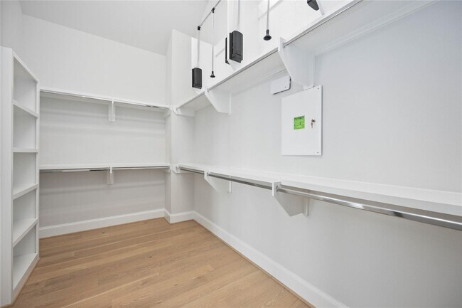 Building Photo - 10919 Grove Tree Ln