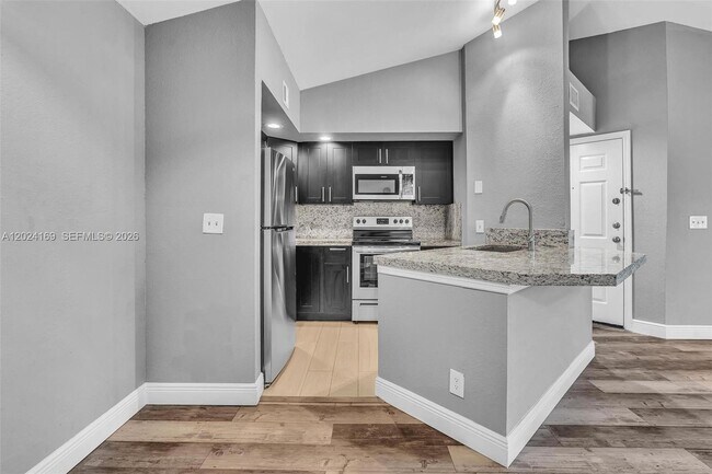 Building Photo - 3300 Pinewalk Dr N