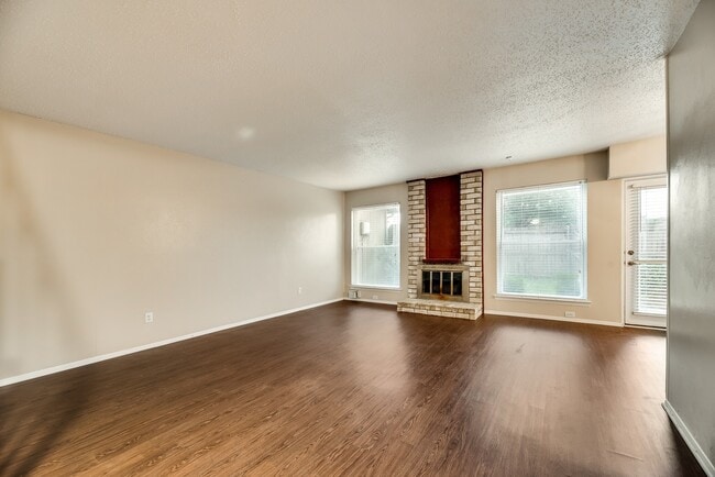 Building Photo - Great home on a corner lot!  Garland ISD