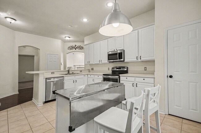 Building Photo - 1707 Briarhollow Dr