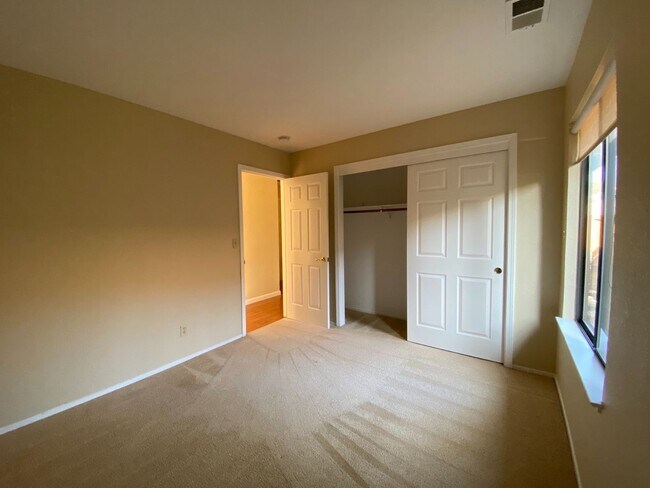 Building Photo - Single Story Beautiful Bay View Home