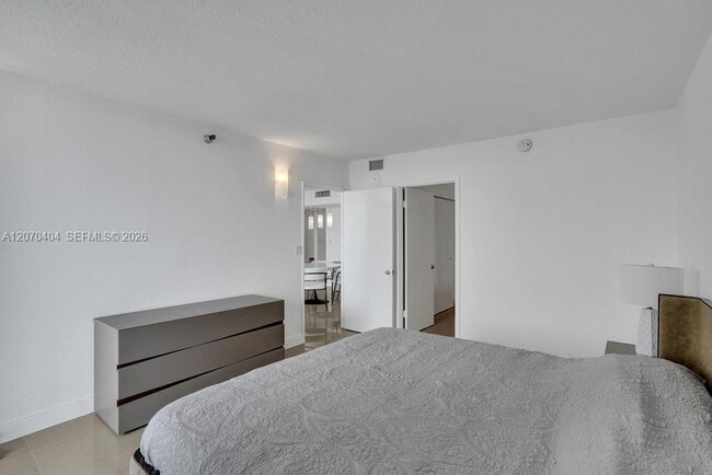 Building Photo - 20515 E Country Club Dr
