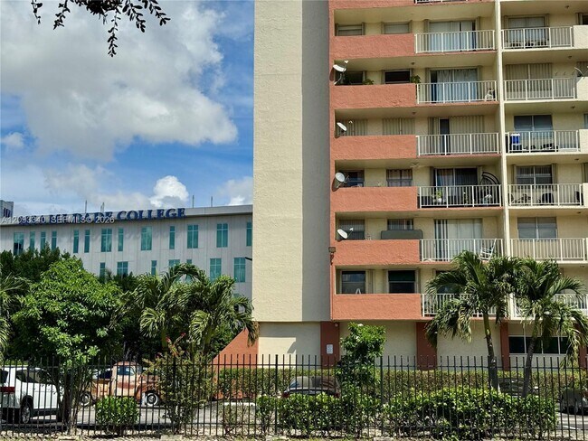 Building Photo - 4675 W 18th Ct
