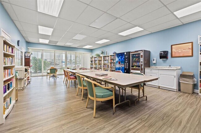 Building Photo - 7540 Bay Island Dr S