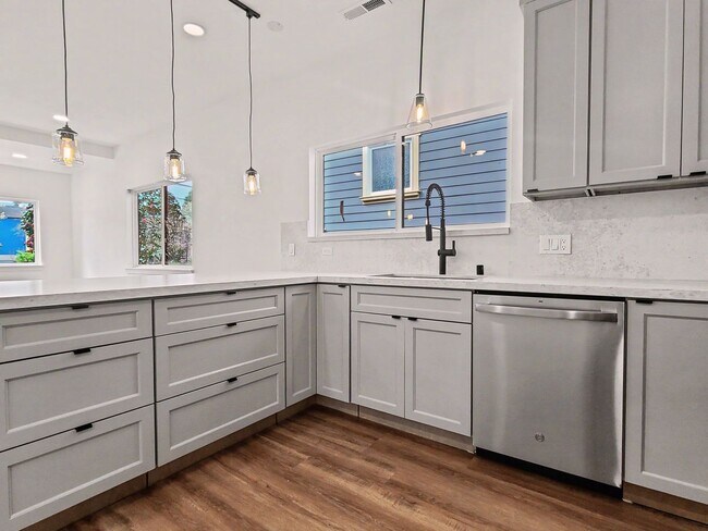 Building Photo - 3538 S Hudson St