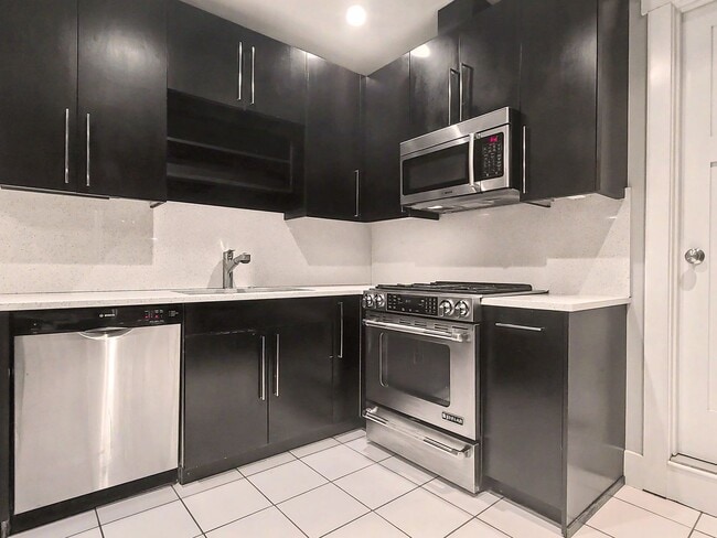 Building Photo - AVAILABLE NOW! Modern Capitol Hill 2 Bedroom Apartment, W/S/G Utilities Included!