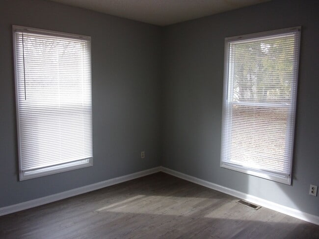 Building Photo - 3 Bedroom 1 Bath Home