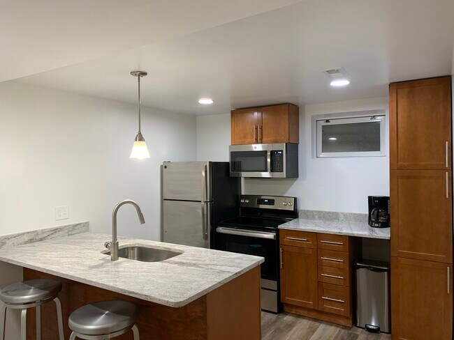Building Photo - 1109 Offutt Dr