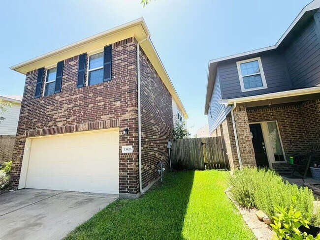 Building Photo - Cozy and well-kept 4 beds rental home in Houston
