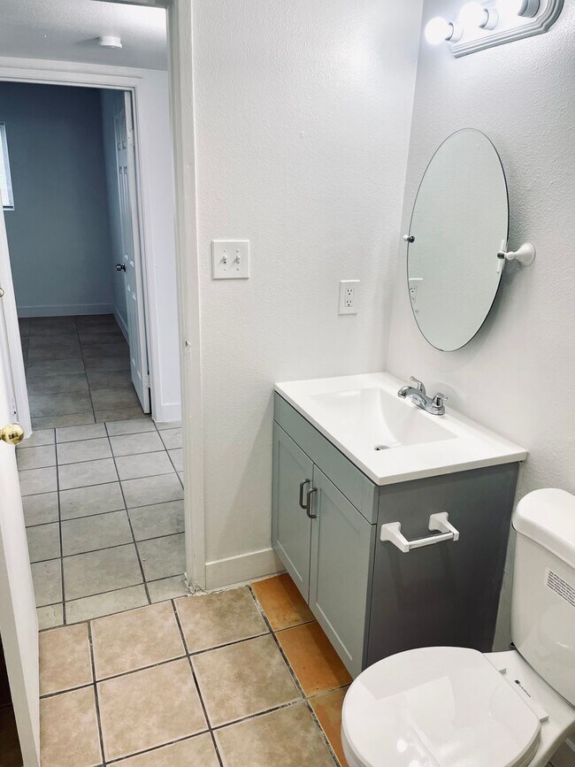 Building Photo - 3351 Brussels St