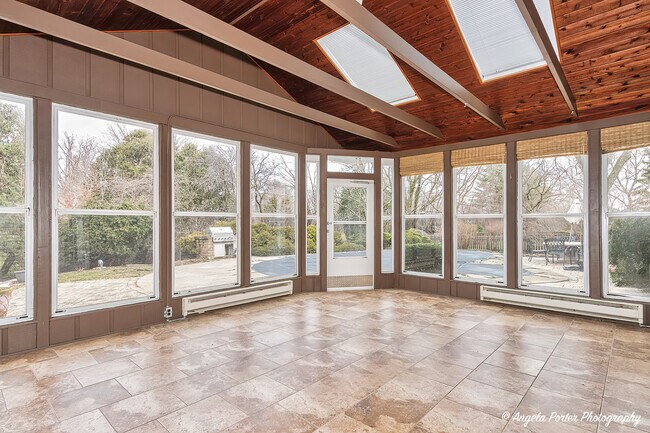 Building Photo - 756 Stonegate Rd