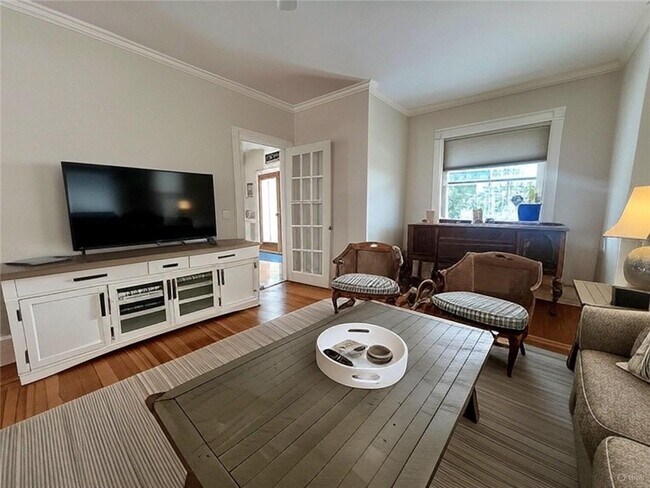 Building Photo - 9 Sylvan St
