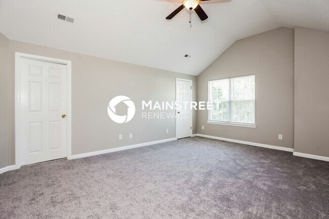 Building Photo - 4 Bedroom Pet-Friendly Home in Charlotte, NC with Main Street Renewal