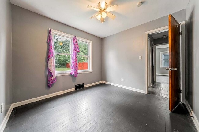 Building Photo - 2533 Greenvale Rd