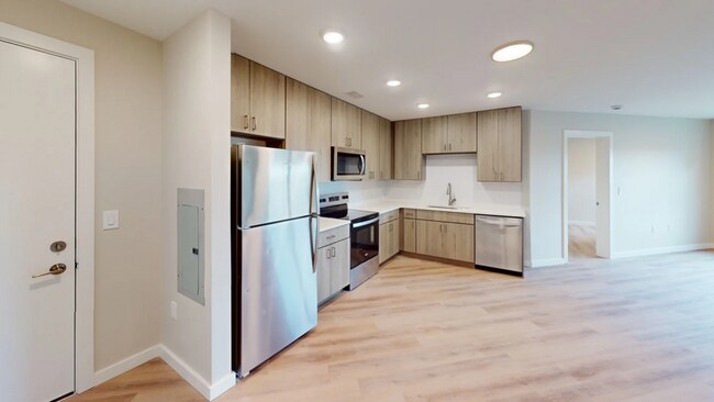 Interior Photo - 608 E Chalmers