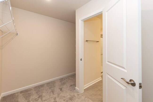 Building Photo - Three Bedroom Home!