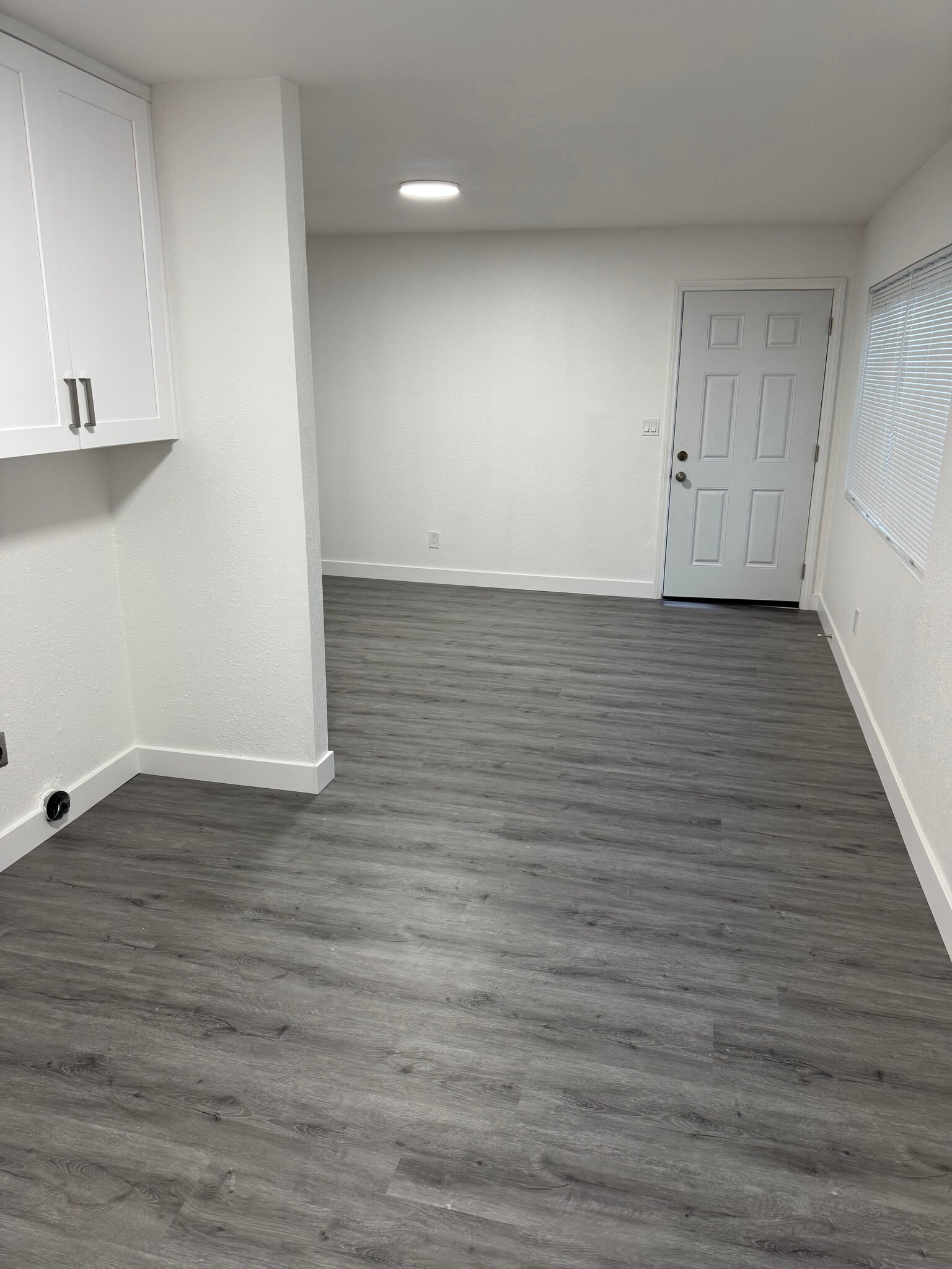 Building Photo - 583 W 16th St