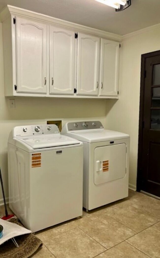 Building Photo - Beautiful 4 bed home in Excellent Location, in City of St. George minutes from new Woman's Hospital