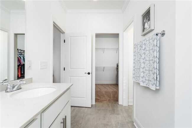 Building Photo - 2332 Rutland Rd