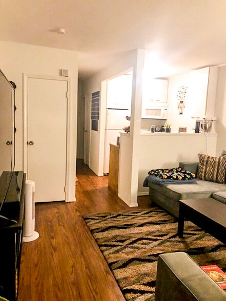 Building Photo - 1089 River Rd